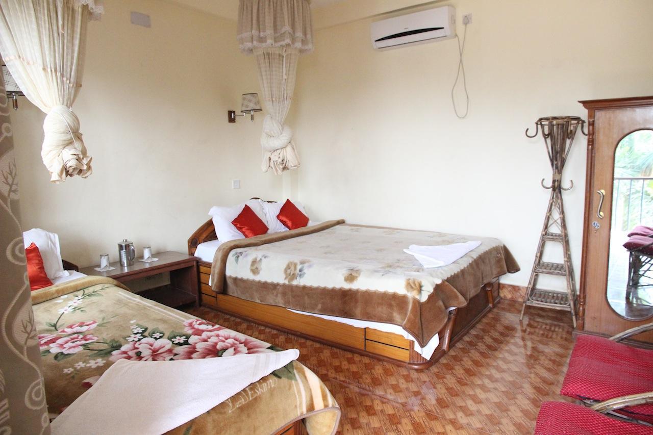 Hotel Jungle Sunset Camp Sauraha Exterior foto