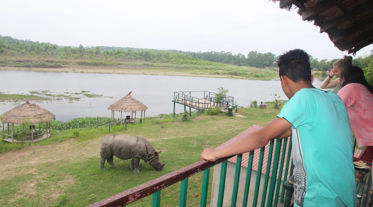 Hotel Jungle Sunset Camp Sauraha Exterior foto