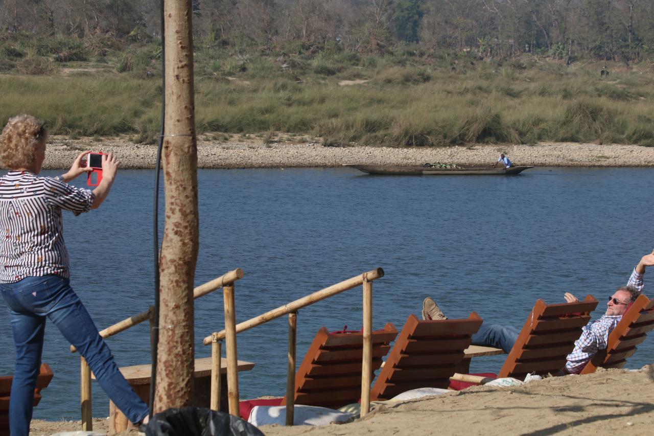 Hotel Jungle Sunset Camp Sauraha Exterior foto