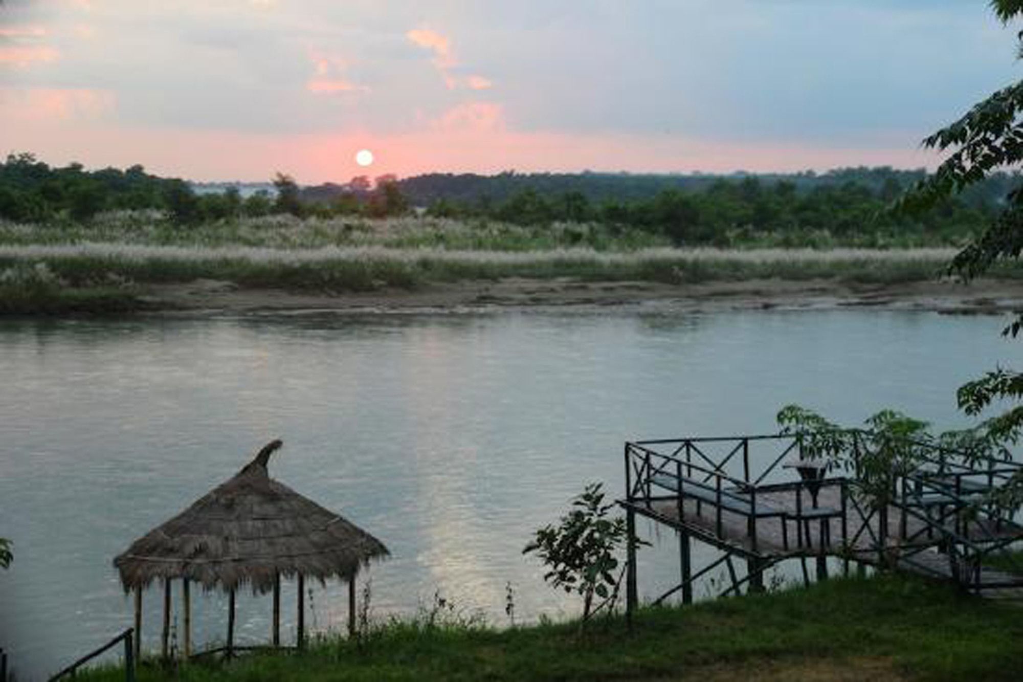 Hotel Jungle Sunset Camp Sauraha Exterior foto